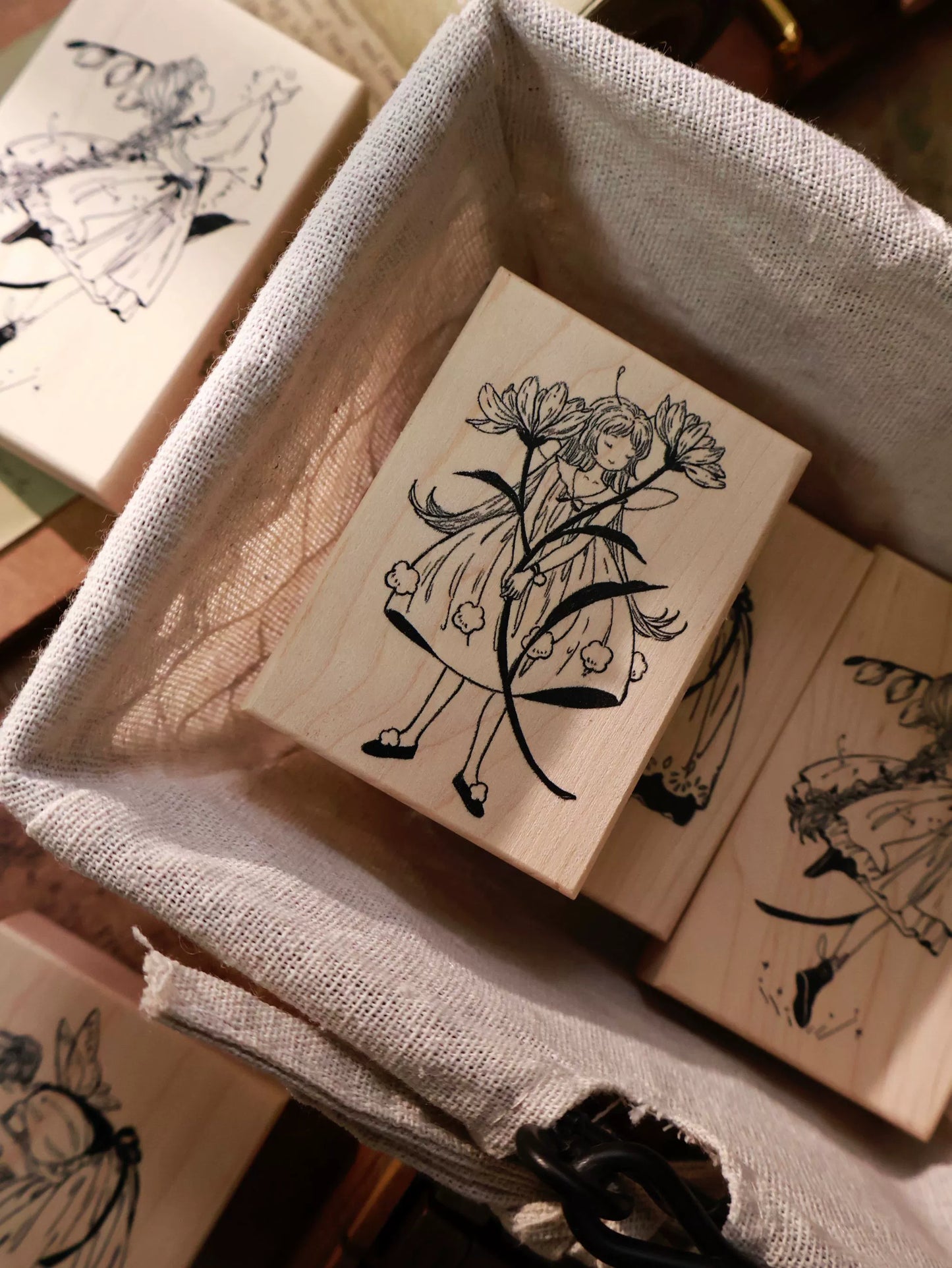 YiEr Vol14【Flower and Girl Stamp】Upgrading Character Red Rubber and Maple Wood Stamp