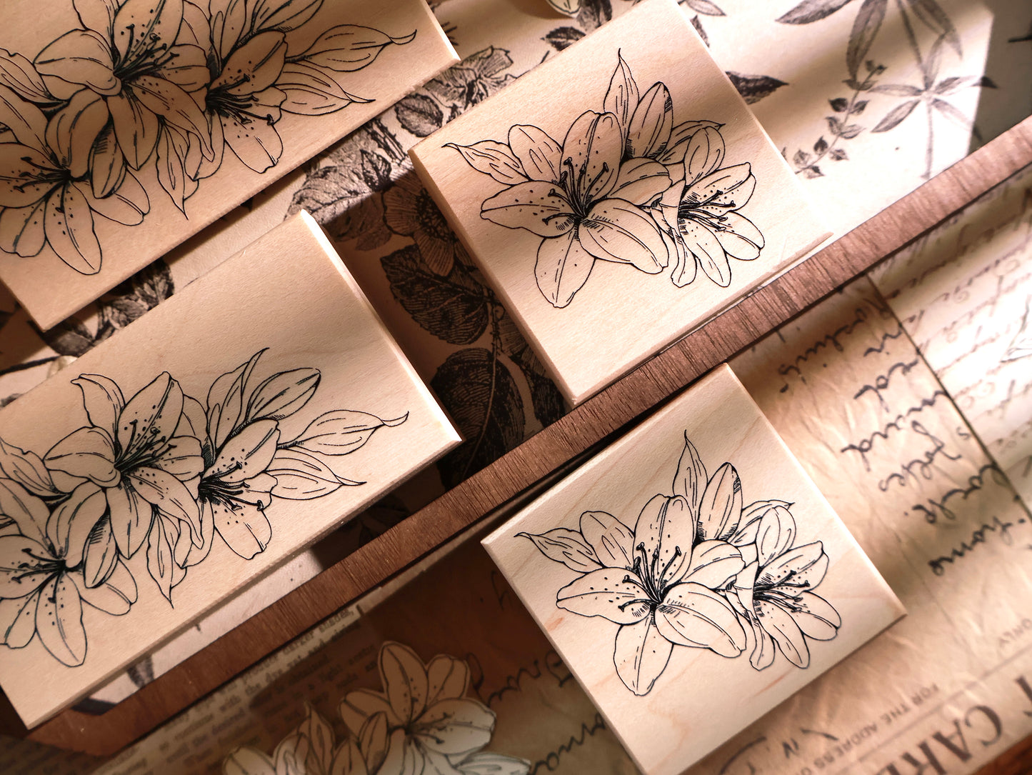 YiEr Stamp【Lily Flower】Upgraded Red Rubber Retro Lily Maple Stamp