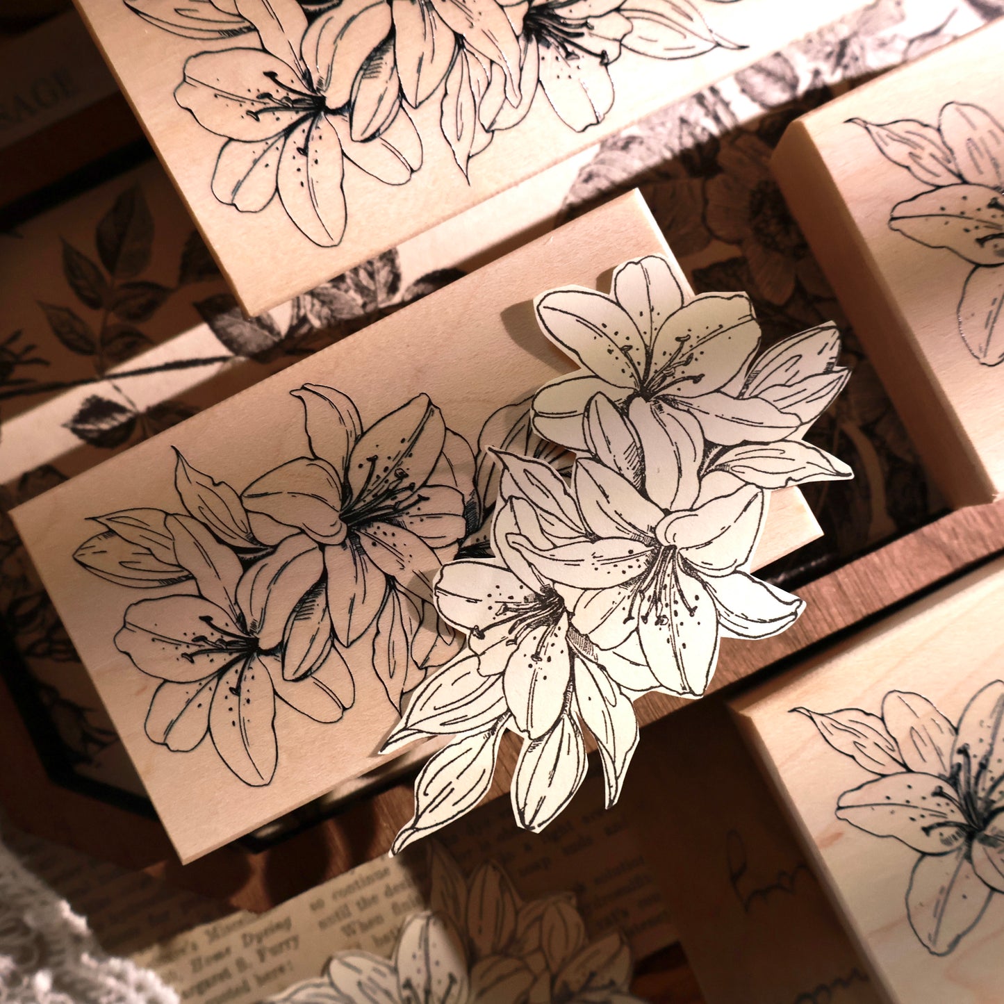YiEr Stamp【Lily Flower】Upgraded Red Rubber Retro Lily Maple Stamp