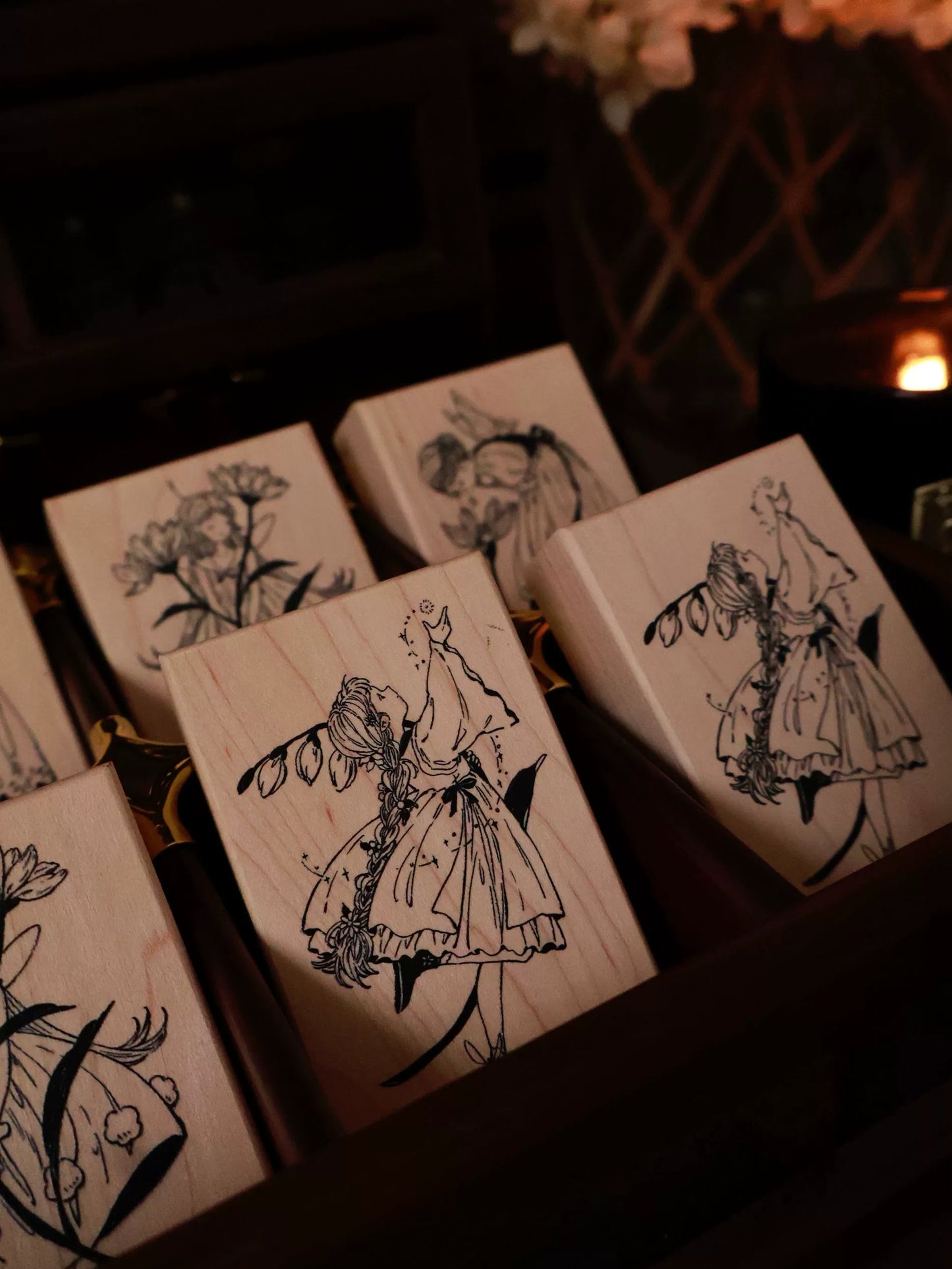YiEr Vol14【Flower and Girl Stamp】Upgrading Character Red Rubber and Maple Wood Stamp