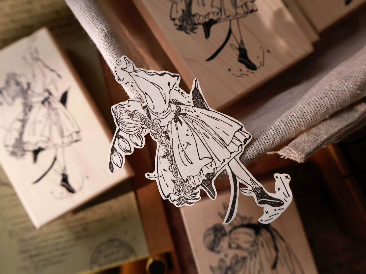 YiEr Vol14【Flower and Girl Stamp】Upgrading Character Red Rubber and Maple Wood Stamp