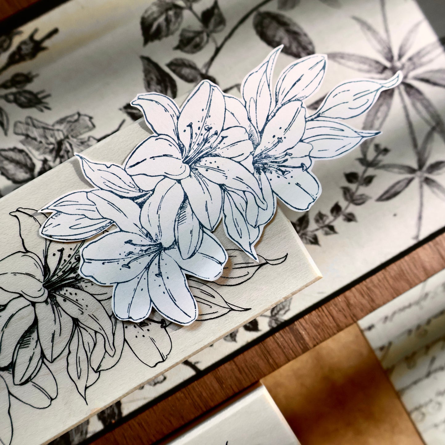 YiEr Stamp【Lily Flower】Upgraded Red Rubber Retro Lily Maple Stamp