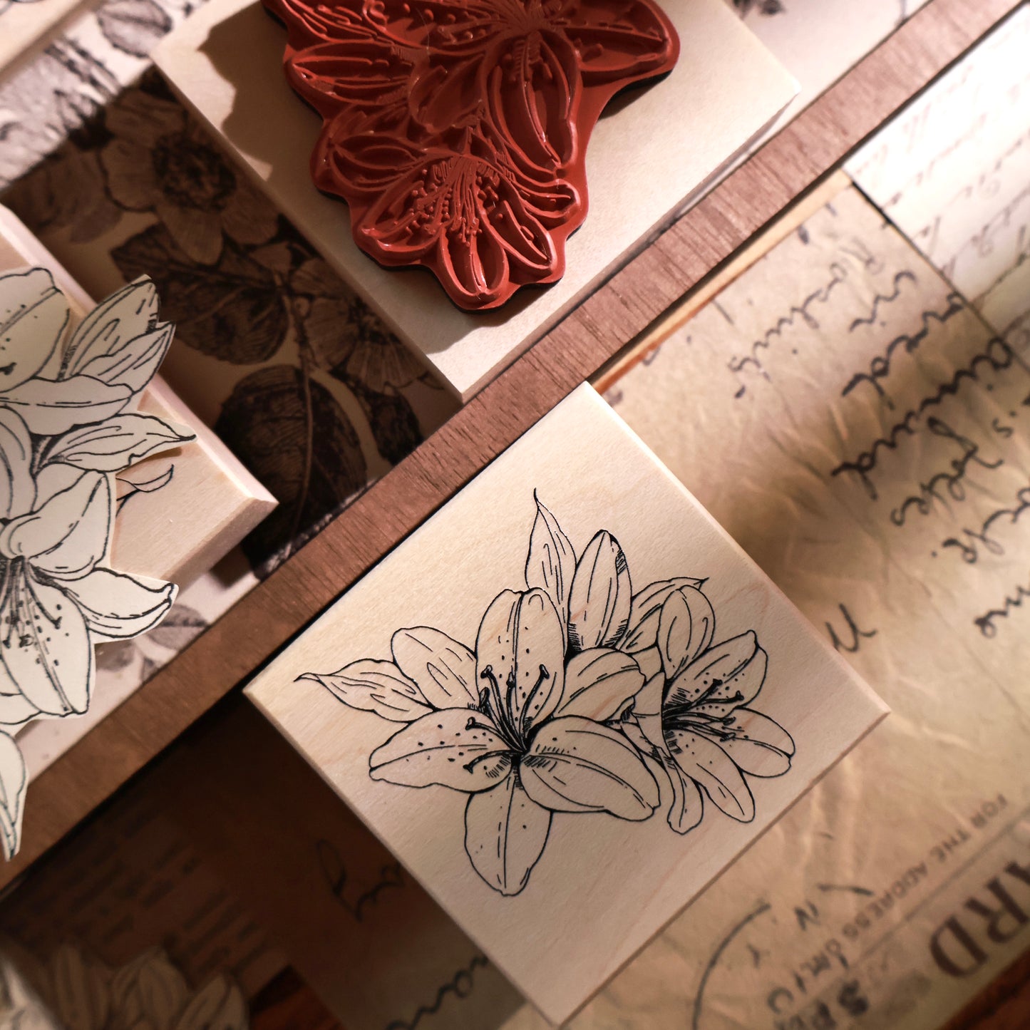 YiEr Stamp【Lily Flower】Upgraded Red Rubber Retro Lily Maple Stamp