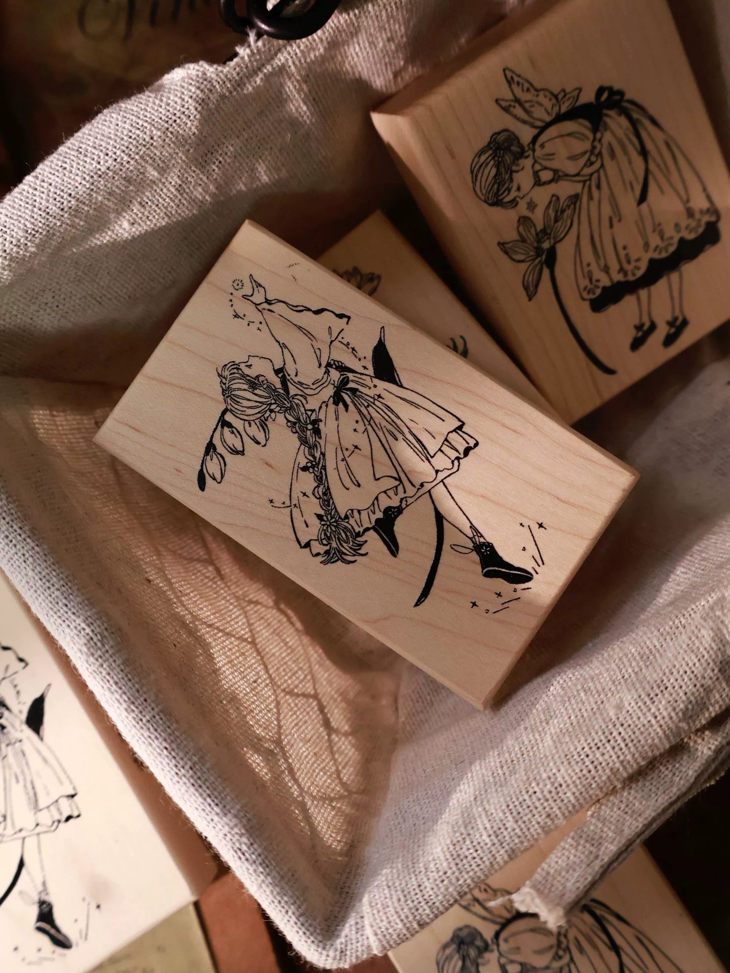 YiEr Vol14【Flower and Girl Stamp】Upgrading Character Red Rubber and Maple Wood Stamp