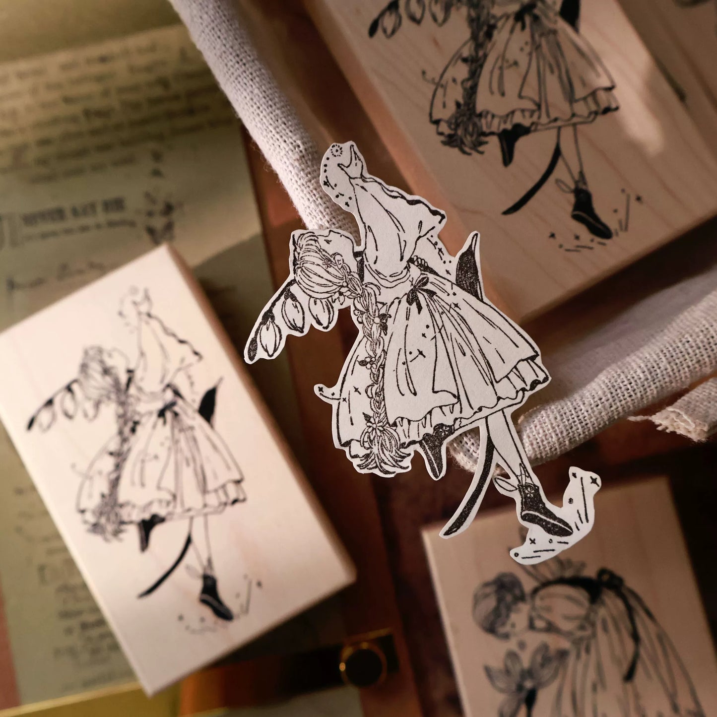 YiEr Vol14【Flower and Girl Stamp】Upgrading Character Red Rubber and Maple Wood Stamp