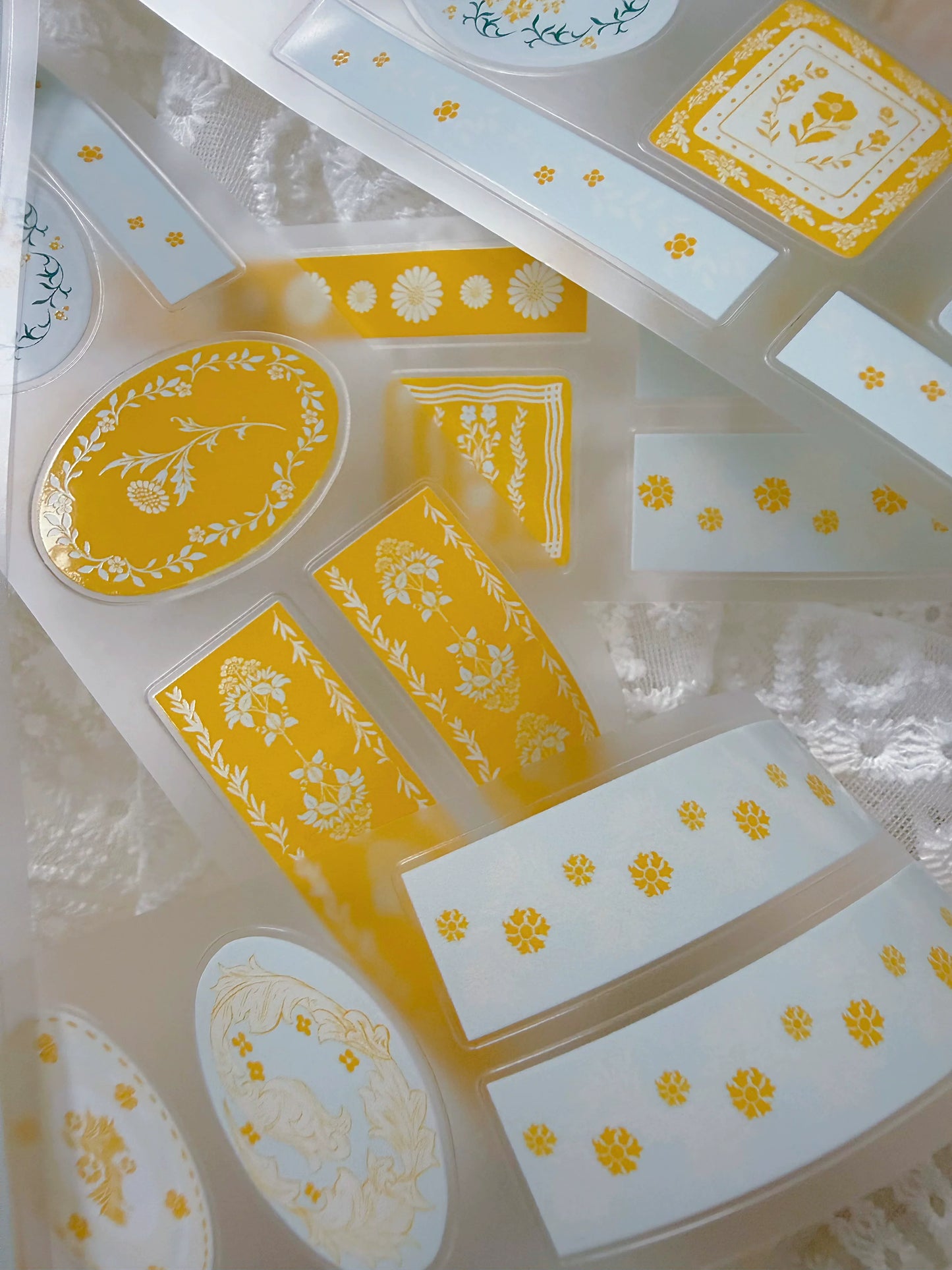 ZaoZao Vol4【Chat among Flowers】Original Design Kiss-Cut Washi PET Tape Stickers,for Scrapbook Supplies,Journaling,Junk Journal,Bullet Journal,Planner Stickers