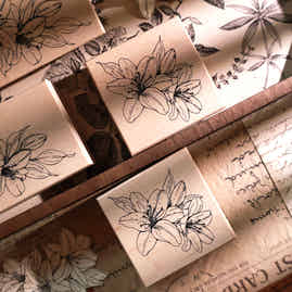 YiEr Stamp【Lily Flower】Upgraded Red Rubber Retro Lily Maple Stamp